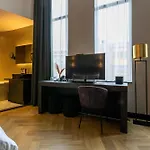 Monument Hotel 4*