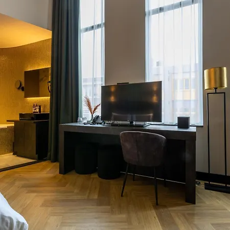 Monument Hotel 4*