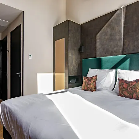 Monument Hotel 4*