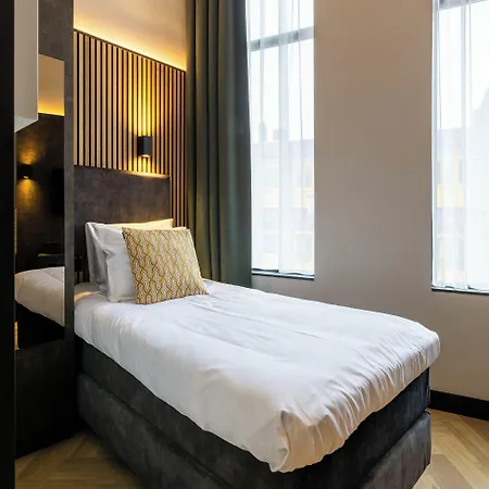 Monument 4* Zaandam