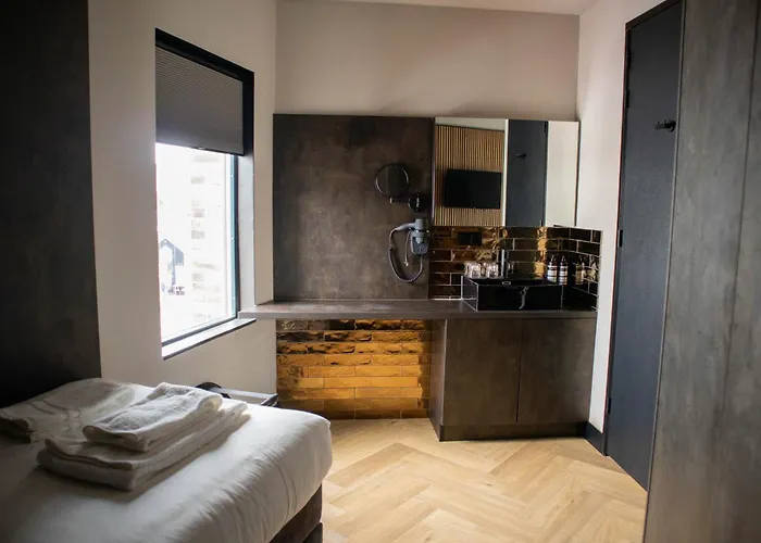 Monument 4* זנדאם